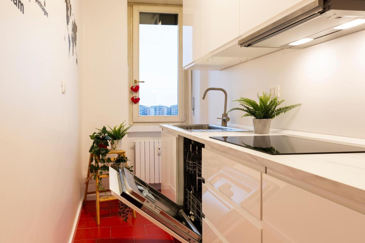 The Wall - Top Floor Apartment Милано Екстериор снимка