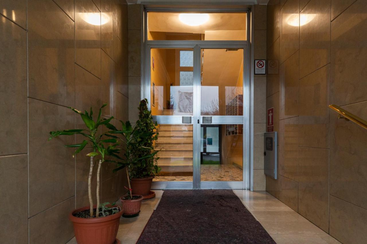 The Wall - Top Floor Apartment Милано Екстериор снимка